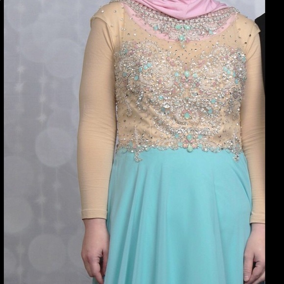 Formal evening gown, like new - Picture 3 of 8